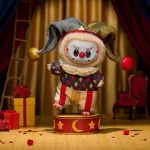 PERCHÉ COSÌ SERIO? — Ciondolo in vinile di peluche Blind Labubu Box
